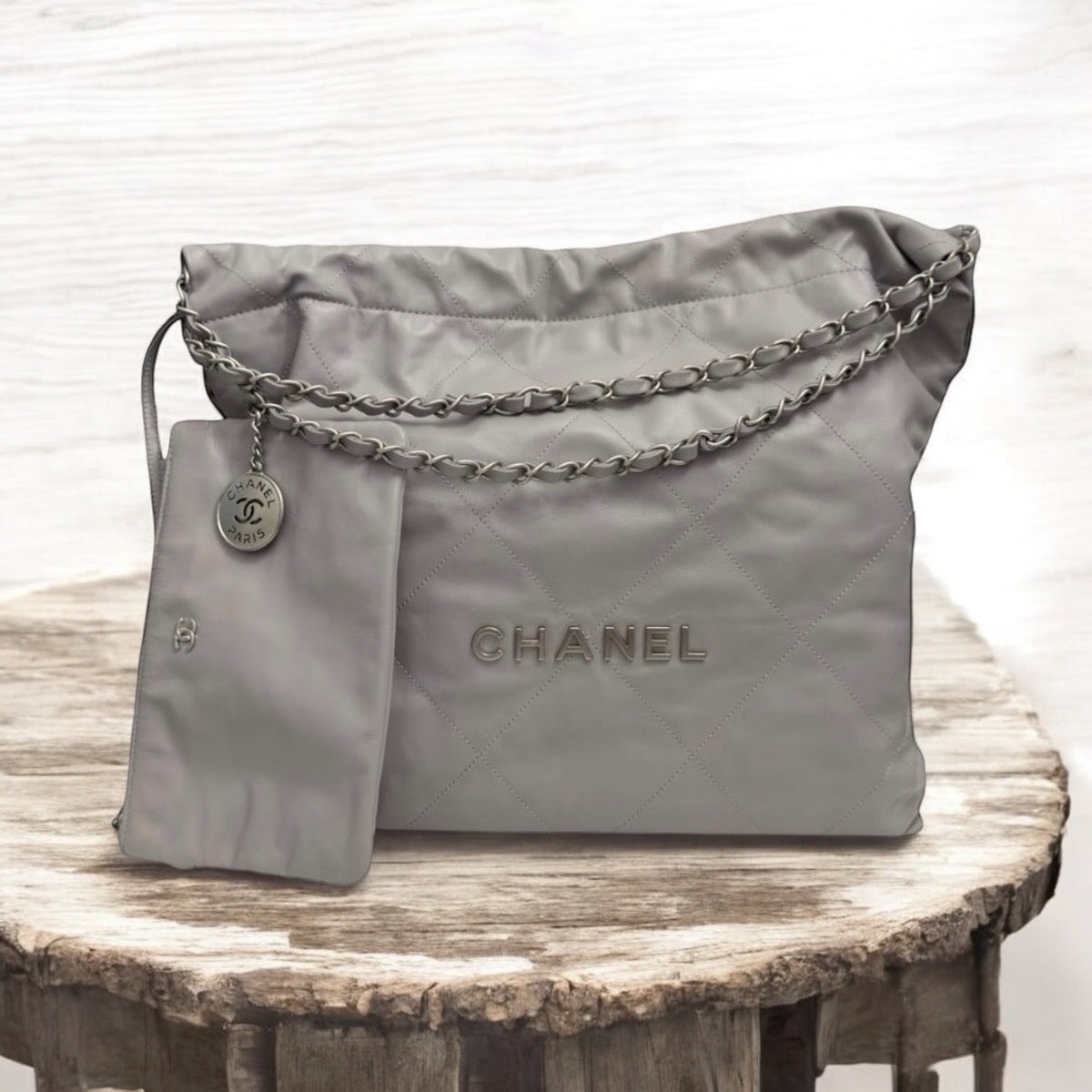 Chanel 22 : A Bag For The Effortlessly Chic – LeidiDonna Luxe Inc.