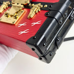 将图片加载到图库查看器，Close-up of a red suitcase with gold latches and black handle on a white background
