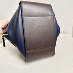 Charger l&#39;image dans la galerie, Loewe Hammock Bag Small, Chocolate and Navy Grained Calfskin, Gold-tone Hardware
