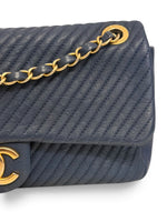 将图片加载到图库查看器，Chanel Surpique Flap Bag, Chevron Calfskin Gold-tone Hardware
