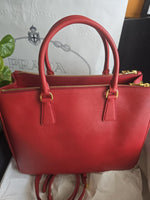 Charger l&#39;image dans la galerie, Prada Red Saffiano Lux Leather Medium Galleria Double Zip Tote Gold-Tone Hardware
