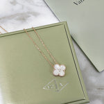 将图片加载到图库查看器，Van Cleef and Arpels Vintage Alhambra 1 Motif, Limited Edition Holiday Pendant Necklace
