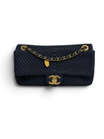 将图片加载到图库查看器，Chanel Surpique Flap Bag, Chevron Calfskin Gold-tone Hardware
