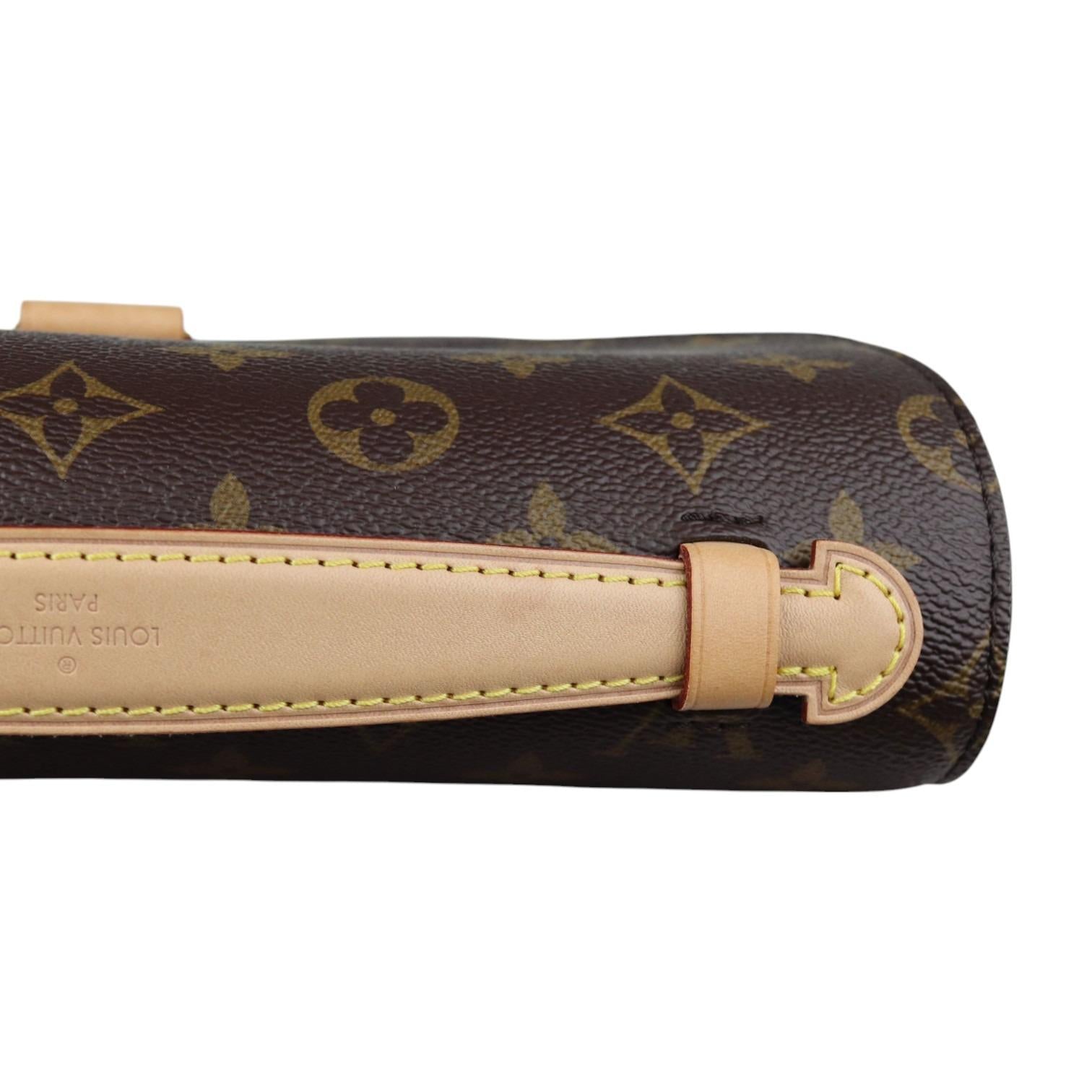 Louis Vuitton Pochette Metis Monogram Canvass, Gold-tone Hardware