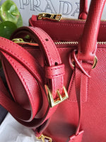 将图片加载到图库查看器，Prada Red Saffiano Lux Leather Medium Galleria Double Zip Tote Gold-Tone Hardware
