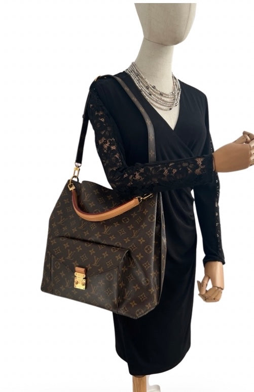 Louis Vuitton Metis Hobo Beige Dark brown Leather Cloth ref.118758 - Joli  Closet