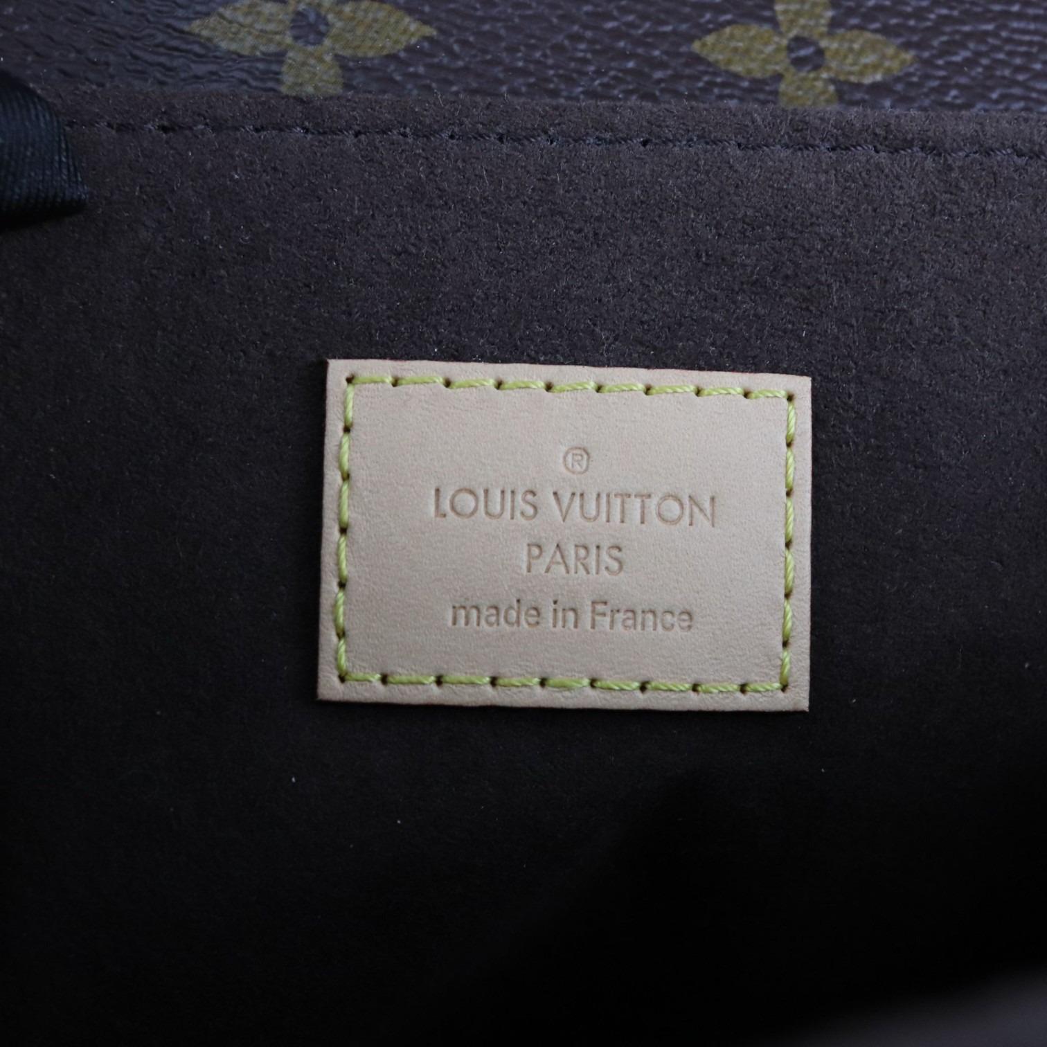 Louis Vuitton Pochette Metis Monogram Canvass, Gold-tone Hardware