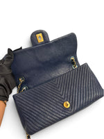 将图片加载到图库查看器，Chanel Surpique Flap Bag, Chevron Calfskin Gold-tone Hardware
