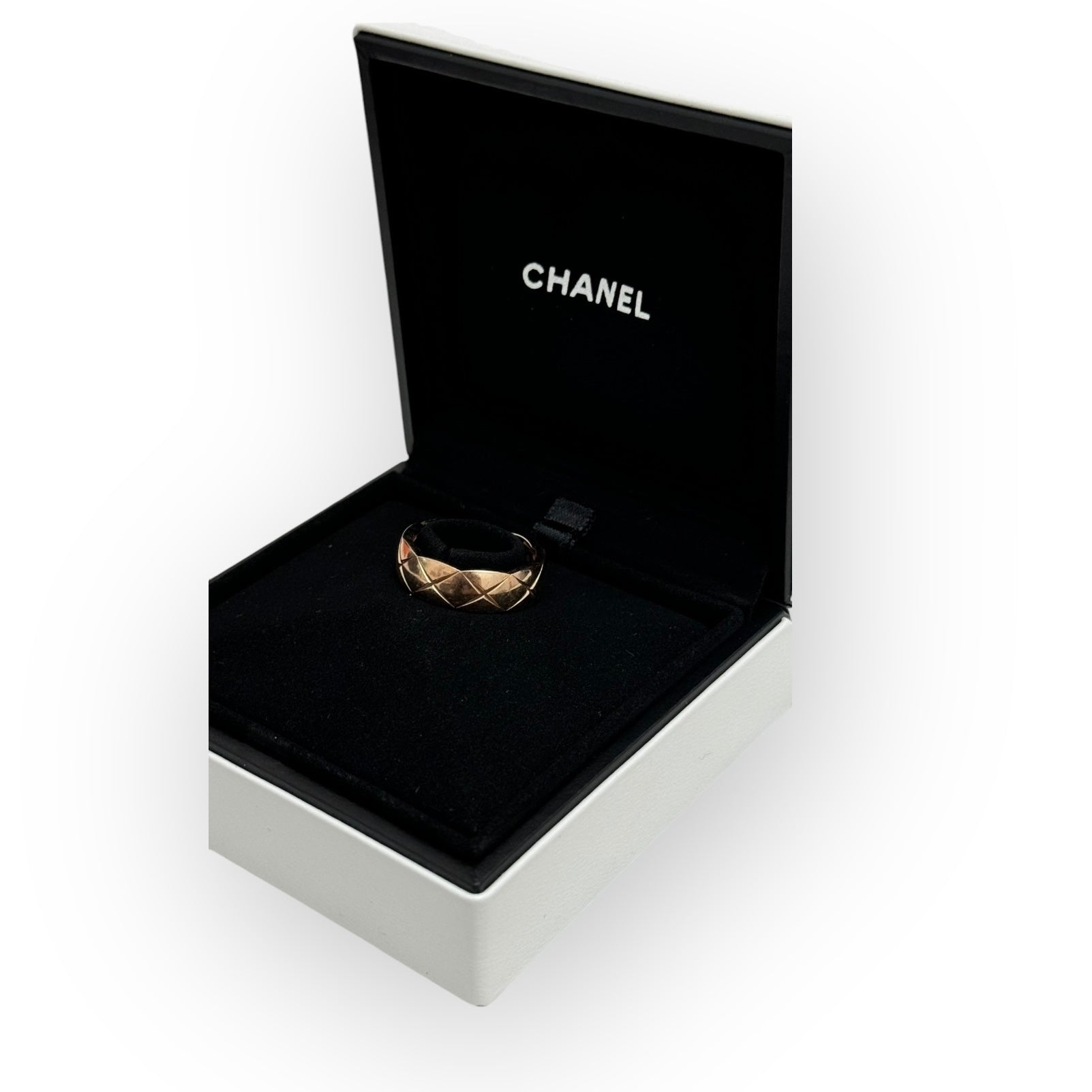 Chanel Coco Crush Quilted Ring, Beige/Pink Gold
Size 58EU/8.5US