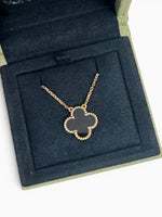 Load image into Gallery viewer, Van Cleef and Arpels VCA Vintage Alhambra 1 Motif Onyx Pendant Yellow Gold
