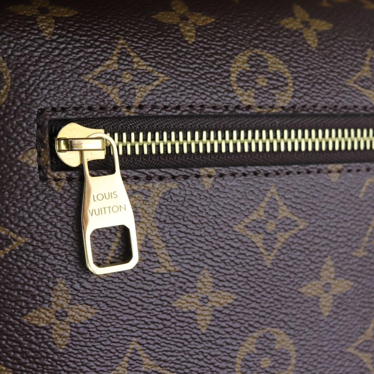 Louis Vuitton Pochette Metis Monogram Canvass, Gold-tone Hardware