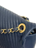 将图片加载到图库查看器，Chanel Surpique Flap Bag, Chevron Calfskin Gold-tone Hardware
