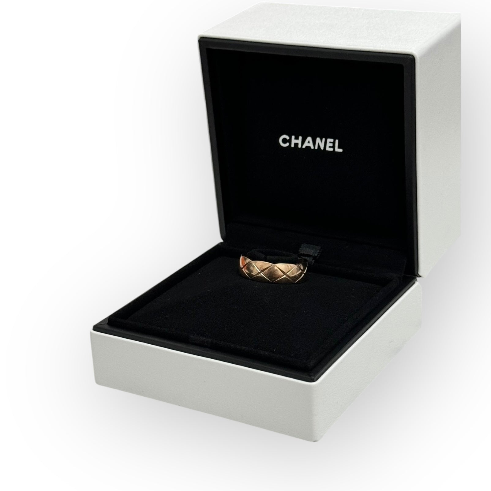 Chanel Coco Crush Quilted Ring, Beige/Pink Gold
Size 58EU/8.5US