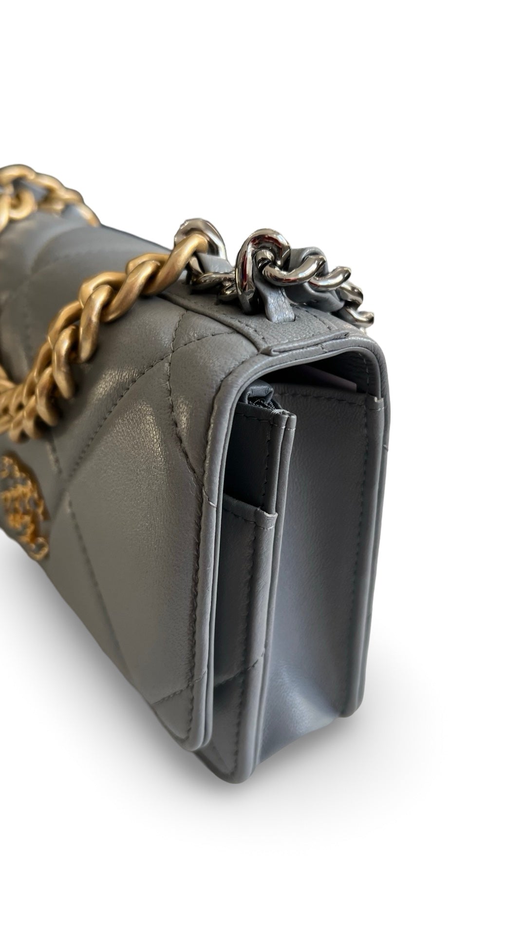 Chanel 19 Wallet on Chain