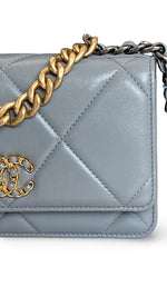 Charger l&#39;image dans la galerie, Chanel 19 Wallet on Chain
