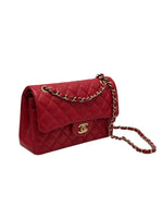 将图片加载到图库查看器，Chanel Timeless Classic Small 19B True Red Caviar Gold-tone Hardware
