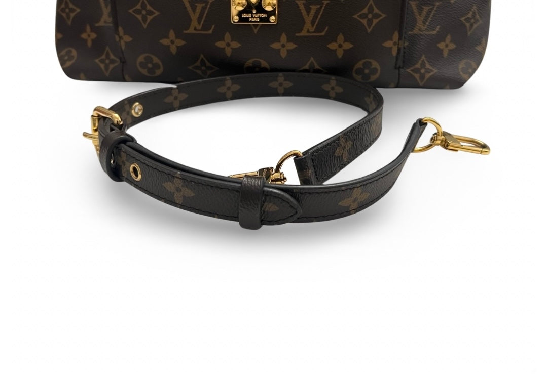 Louis vuitton metis hobo