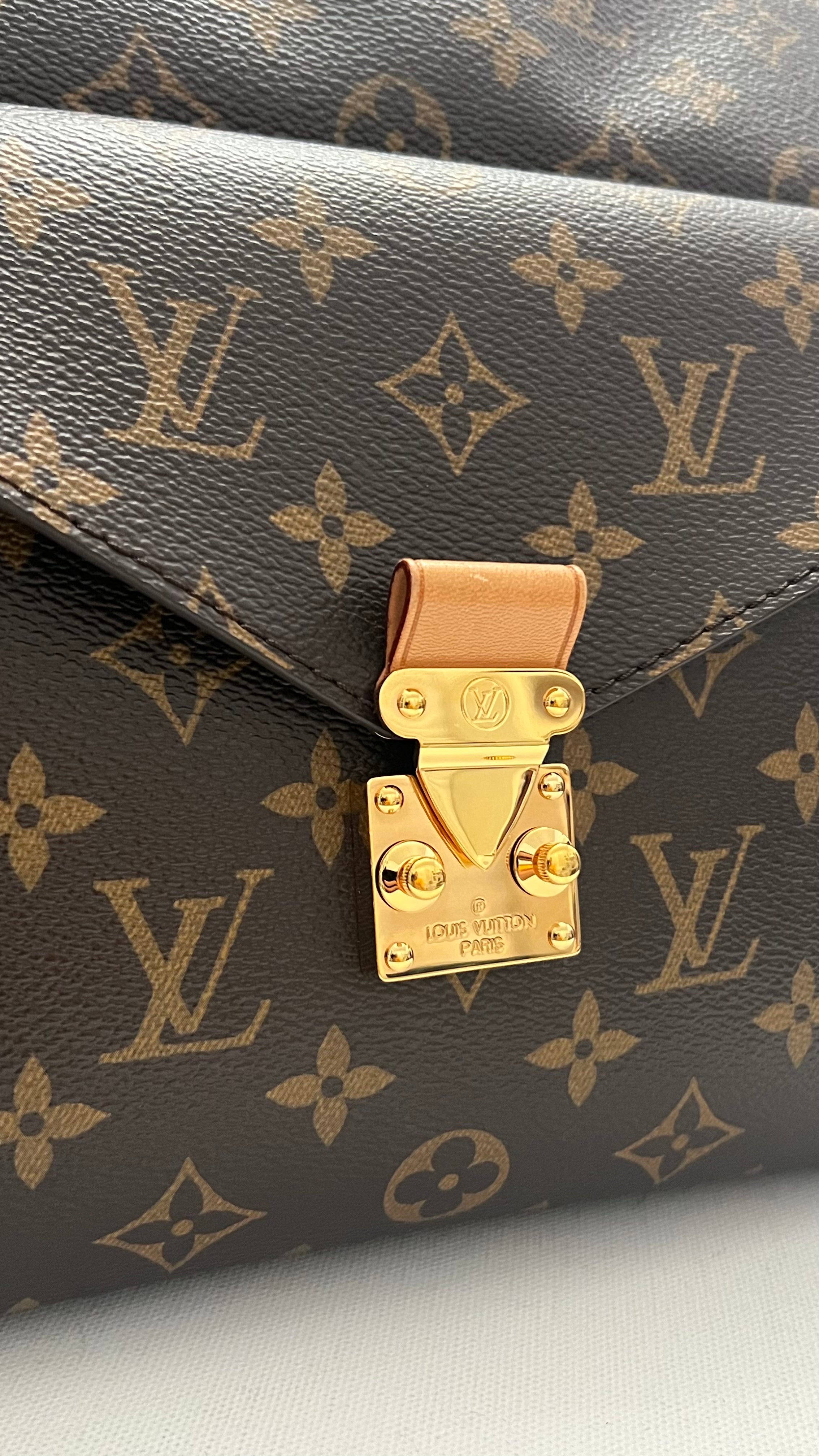 Louis vuitton metis hobo