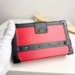 将图片加载到图库查看器，Red clutch bag with black strap and gold studs on a white surface
