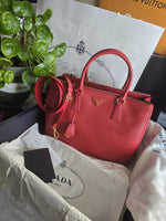 Charger l&#39;image dans la galerie, Prada Red Saffiano Lux Leather Medium Galleria Double Zip Tote Gold-Tone Hardware
