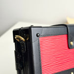 将图片加载到图库查看器，Close-up of a black and red textured suitcase with gold accents.
