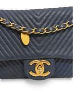 将图片加载到图库查看器，Chanel Surpique Flap Bag, Chevron Calfskin Gold-tone Hardware
