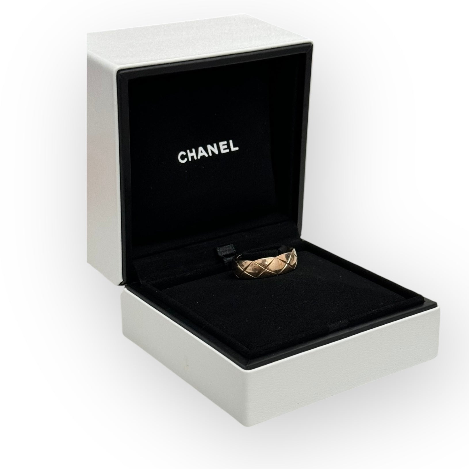 Chanel Coco Crush Quilted Ring, Beige/Pink Gold
Size 58EU/8.5US