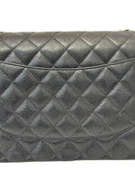 将图片加载到图库查看器，Quilted gray handbag on a white background
