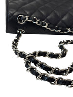 将图片加载到图库查看器，Black quilted handbag with a silver chain strap on a white background
