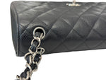 将图片加载到图库查看器，Black quilted handbag with a chain detail on a white background
