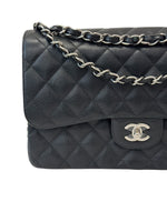 将图片加载到图库查看器，Black quilted handbag with silver chain strap on a white background
