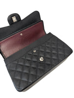将图片加载到图库查看器，Black quilted handbag with a burgundy interior on a white background
