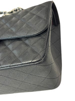 将图片加载到图库查看器，Quilted gray handbag on a white background
