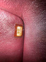 将图片加载到图库查看器，Close-up of a gold label on a textured pink surface
