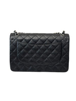 将图片加载到图库查看器，Black quilted handbag on a white background
