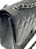 将图片加载到图库查看器，Close-up of a quilted gray handbag with a chain strap on a white background
