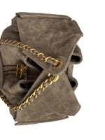 将图片加载到图库查看器，Brown quilted handbag with gold chain detail on a white background
