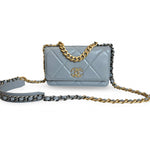 将图片加载到图库查看器，Chanel 19 Wallet on Chain
