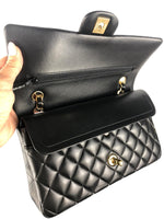 将图片加载到图库查看器，Chanel Timeless Classic Medium Double Flap Black Lambskin Gold Hardware
