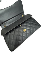 将图片加载到图库查看器，Chanel Timeless Classic Jumbo Black Caviar Gold-tone Hardware
