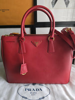 Charger l&#39;image dans la galerie, Prada Red Saffiano Lux Leather Medium Galleria Double Zip Tote Gold-Tone Hardware
