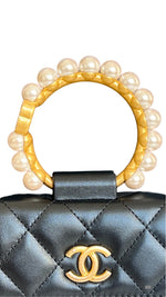 将图片加载到图库查看器，Chanel Pearl Handle Clutch with Chain
