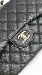 将图片加载到图库查看器，Chanel Timeless Classic Jumbo
