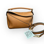 Charger l&#39;image dans la galerie, Loewe Puzzle Bag Small Camel Grained Calfskin Gold-tone Hardware
