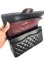 将图片加载到图库查看器，Chanel Timeless Classic Medium Double Flap Black Lambskin Gold Hardware
