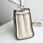 将图片加载到图库查看器，Small beige handbag with a silver clasp on a white surface
