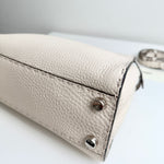 将图片加载到图库查看器，Close-up of a beige leather wallet with metal accents on a light gray background
