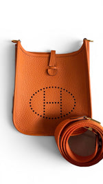 将图片加载到图库查看器，Hermès Evelyne TPM – Orange Clemence Leather Gold-tone Hardware
