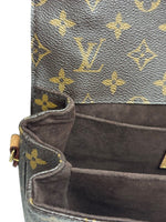 Load image into Gallery viewer, Close-up of a Louis Vuitton bag with monogram pattern
