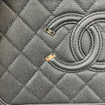 Charger l&#39;image dans la galerie, Caviar Quilted Medium CC Filigree Vanity Case Black GHW
